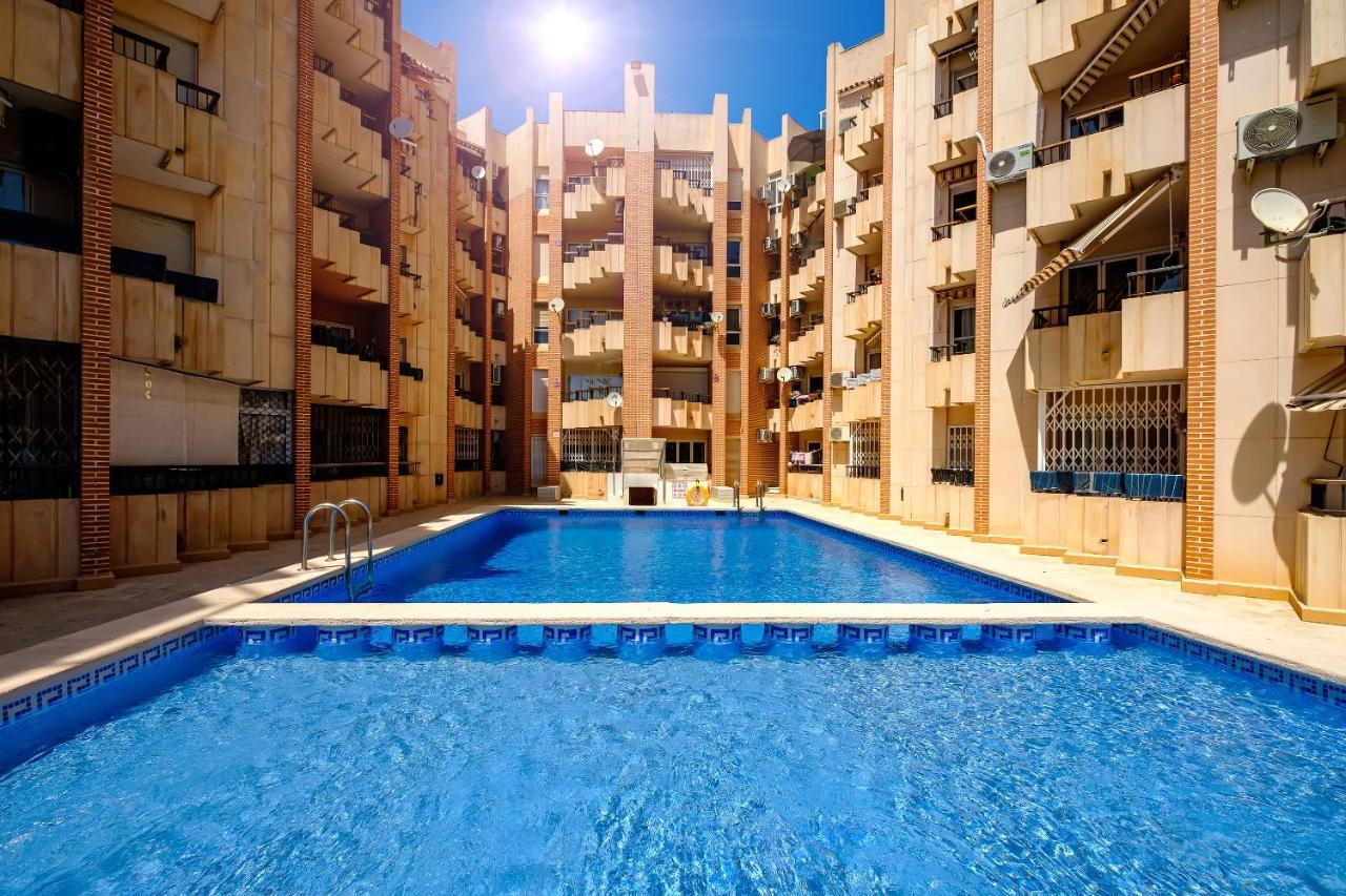 Holiday Royal Suite Concordia Torrevieja Kültér fotó